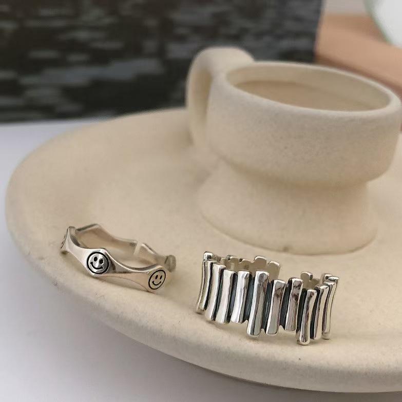 Винтажное серебряное кольцо с улыбающимся лицом, которое можно носить в стопке - Нишевый дизайн, простое модное кольцо-волна-забор для женщин