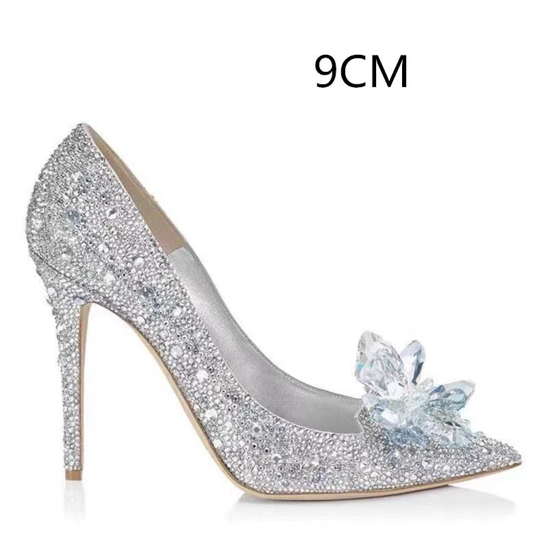 Модные серые женские хрустальные свадебные туфли на высоком каблуке 2025 Осень Новые серебристые туфли для невесты с полным бриллиантовым покрытием, туфли с водяным бриллиантом, французские туфли-лодочки