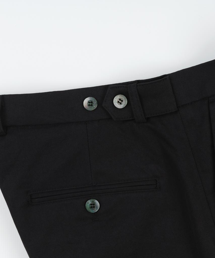 BELLIEF Основные хлопковые chino шорты с двумя складками (черный)