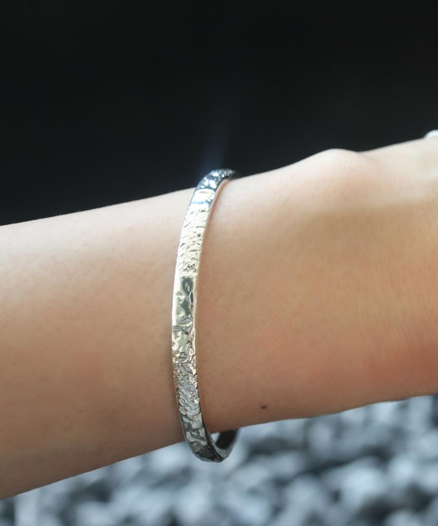 Suiove Texture Bangle