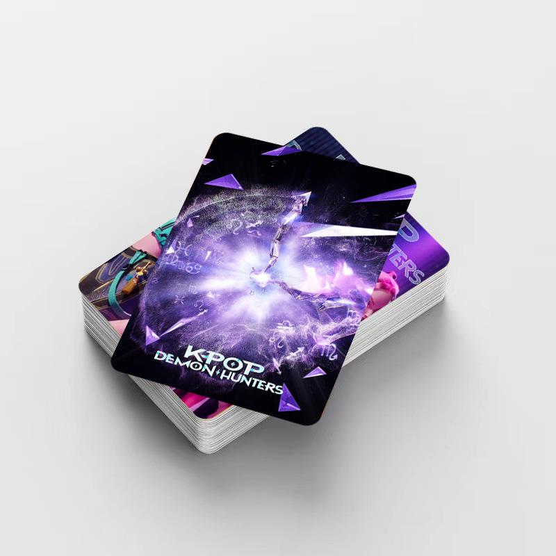Новая коллекция аниме-карт K-pop Devil Hunter из 92 штук включает в себя модные фэнтезийные карты Huntrix Sajaboys в качестве игрушек для подарков