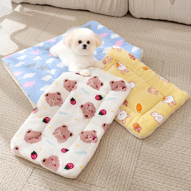 Cartoon Bear Flannel Cat Pet Blanket Dog Mat Quilt Dog Household Pet Supplies Universal for All Seasons