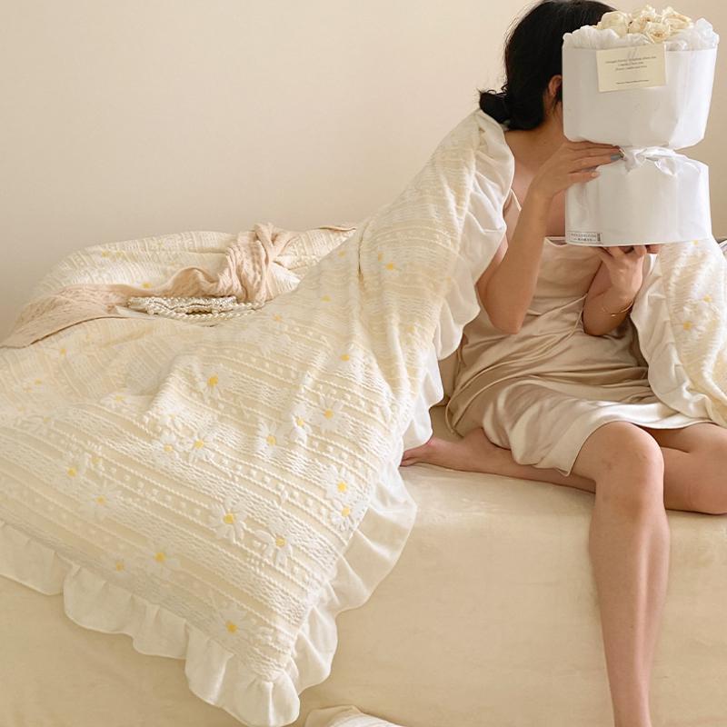 Зимний комплект постельного белья для беременных и младенцев класса А из четырех кусочков молочной муки из коралловой муки. Теплый и плюшевый толстый пододеяльник из фланели.