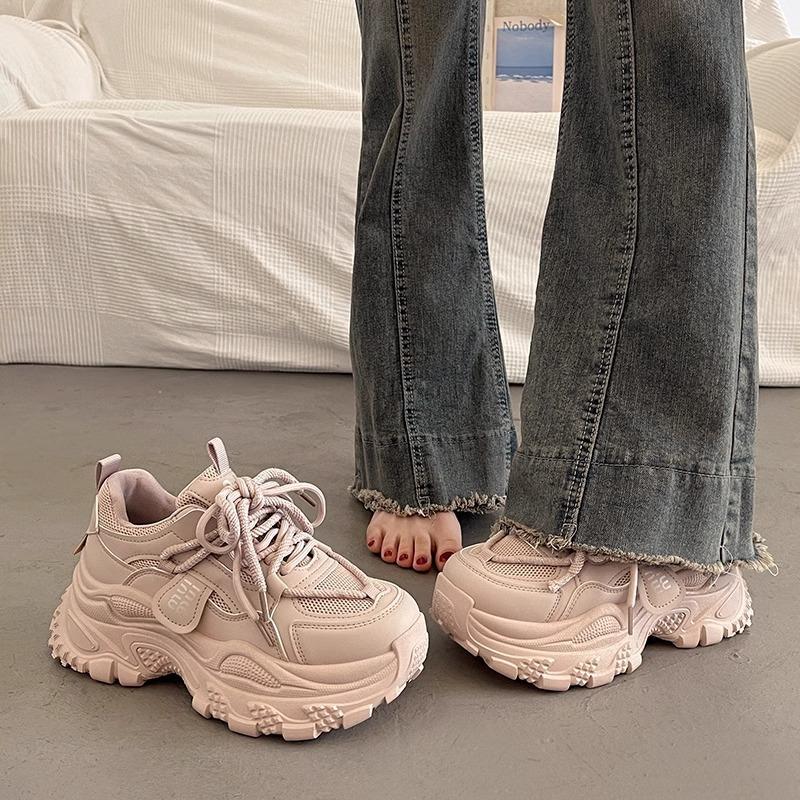 Женские кроссовки на толстой подошве для увеличения роста весной и осенью Новые популярные белые повседневные спортивные туфли