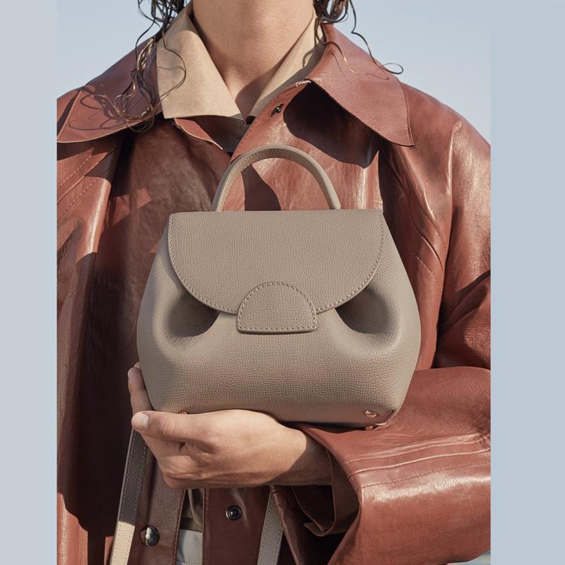 Сумка из кожи на голову Франция Niche Design Light Luxury Leather New Commuter Hundreds Crossbody Bags для женщин Дизайнерская сумка