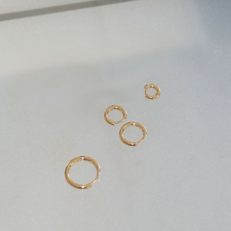 Modernlike серебряные серьги-кольца с односторонним покрытием из 14-каратного золота / классические серьги-кольца с застежкой в одно касание