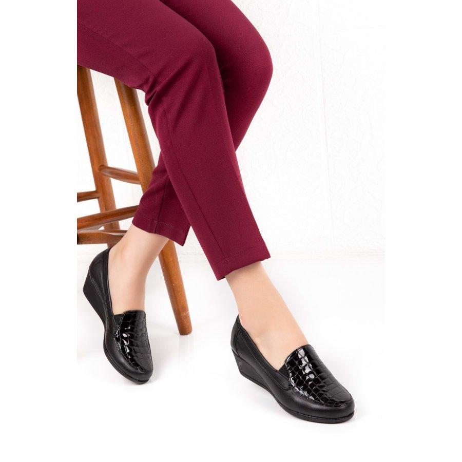 Женские повседневные туфли на танкетке из натуральной кожи на каблуке