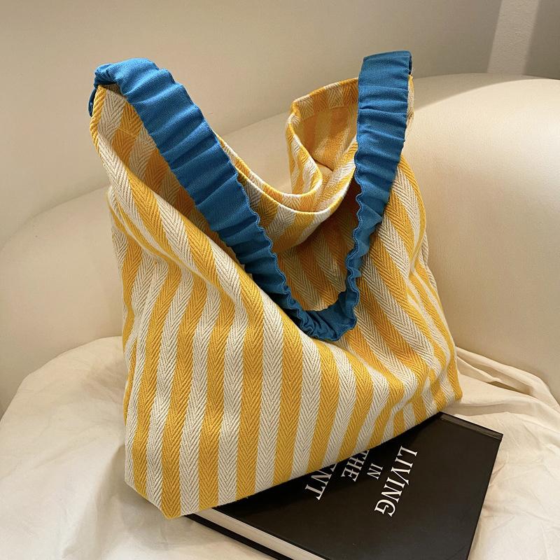 Вместительная полосатая сумка-тоут Стильные желто-синие вертикальные полосы, просторная сумка через плечо с оборками, идеально подходит для повседневной хозяйственной сумки