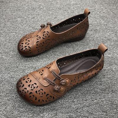 Ретро женские сандалии 2024 года, летние новые полые цветочные повседневные уличные туфли для женщин, мягкие мокасины, женская обувь на плоской подошве