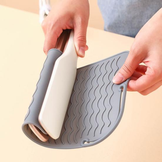 Silicone Pad Non-deformable Protective Solid Color Useful Hair Flat Iron Heat Insulation Mat Salon Use