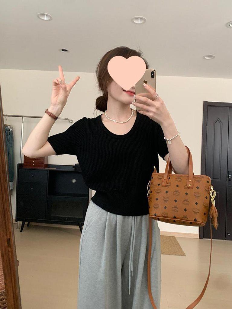 2025 Весна Повседневный трикотажный топ с U-образным вырезом и короткими рукавами в корейском стиле - Однотонный