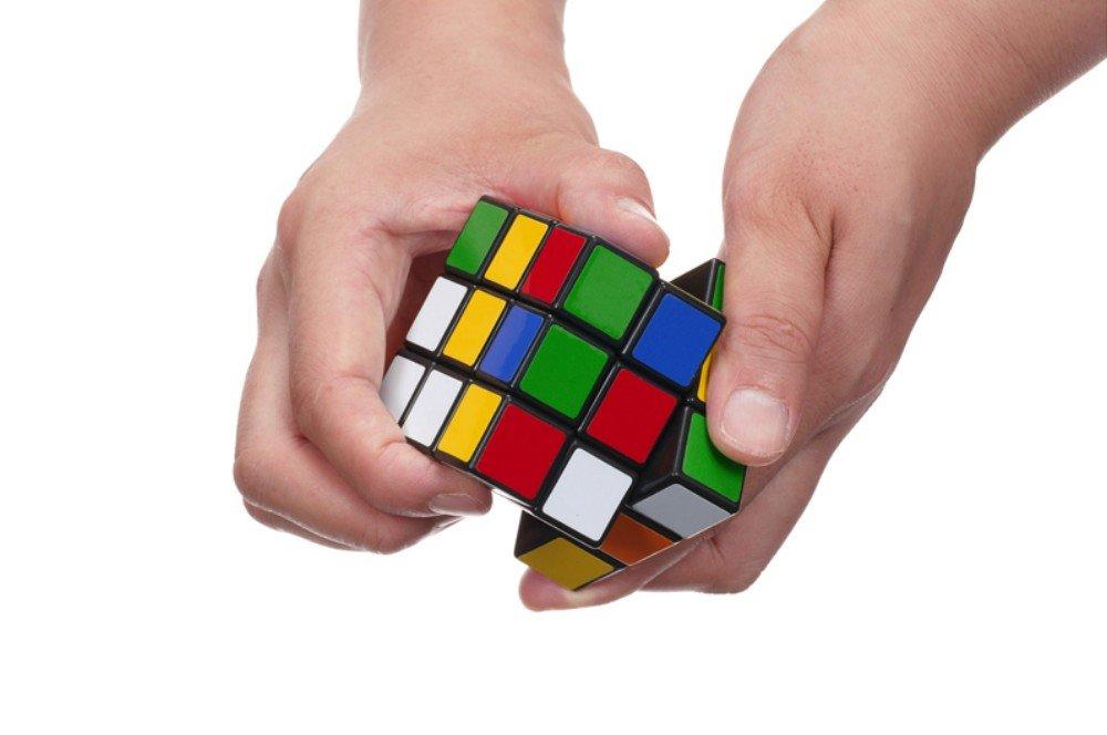 Кубик завершен с Рубиксом (6-стороннее руководство)