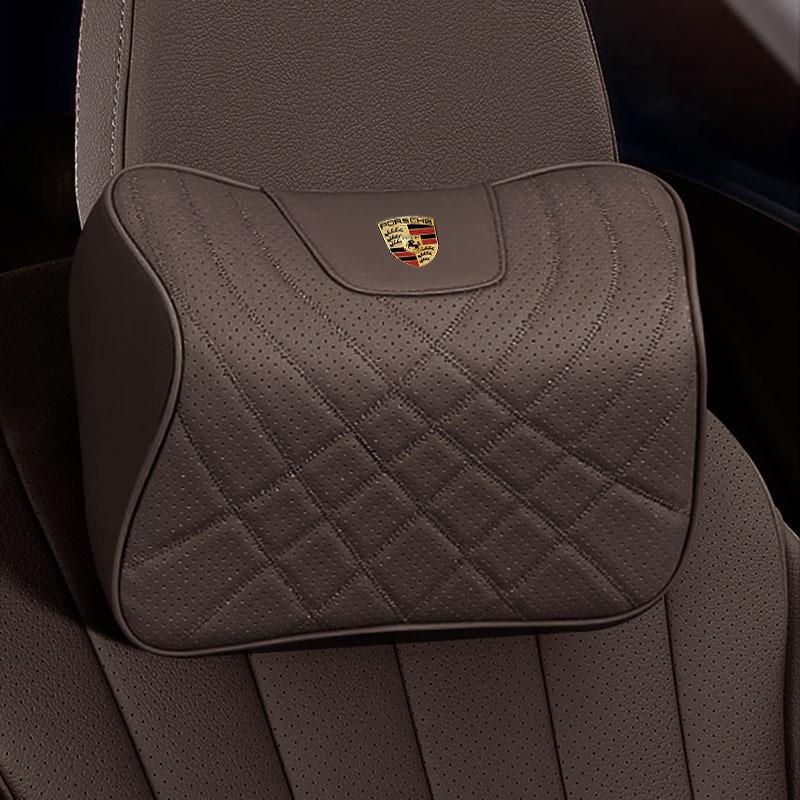 Комплект комфорта для автомобиля Porsche: Подголовник, поясничная поддержка и подушка сиденья для комфорта шеи и спины в Cayenne, Macan, Panamera, 718 и Taycan.
