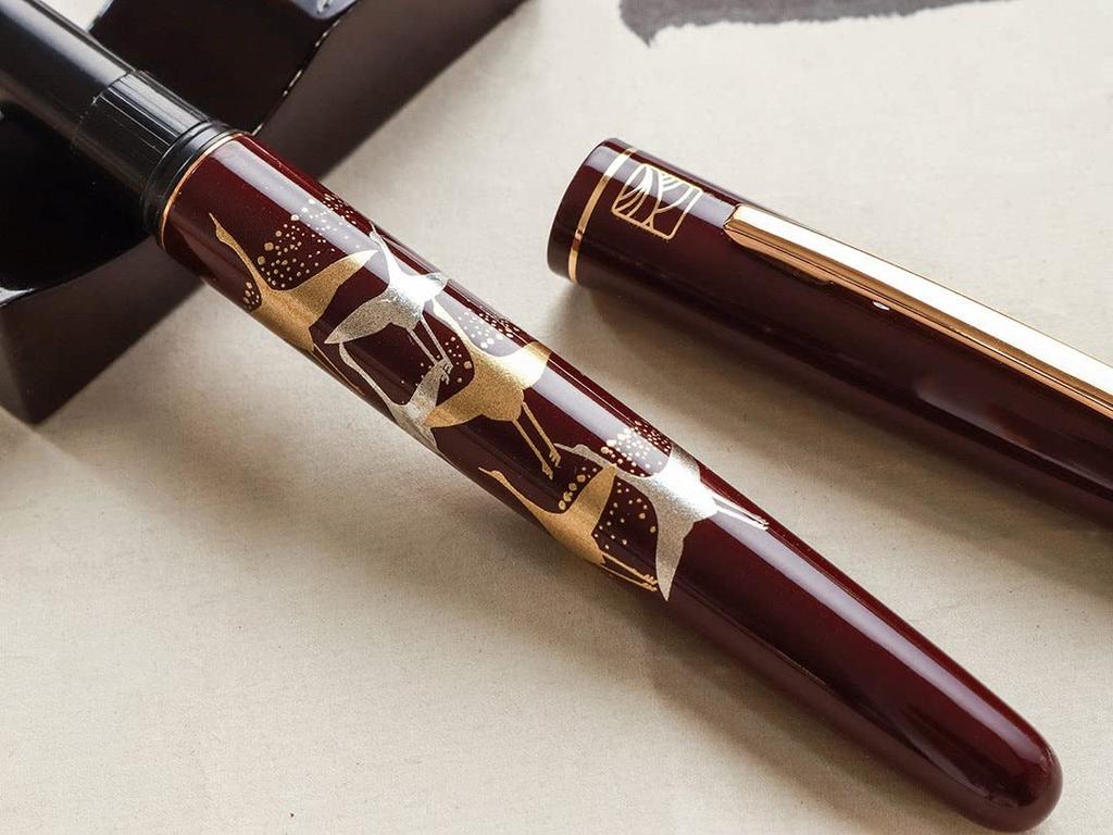 WANCHER Kuretake Современный Журавль Журавль Долголетия Фонтанная ручка Wancher Ограниченная серия Тонкая ручка Маки-э, (Перо F, Красный)