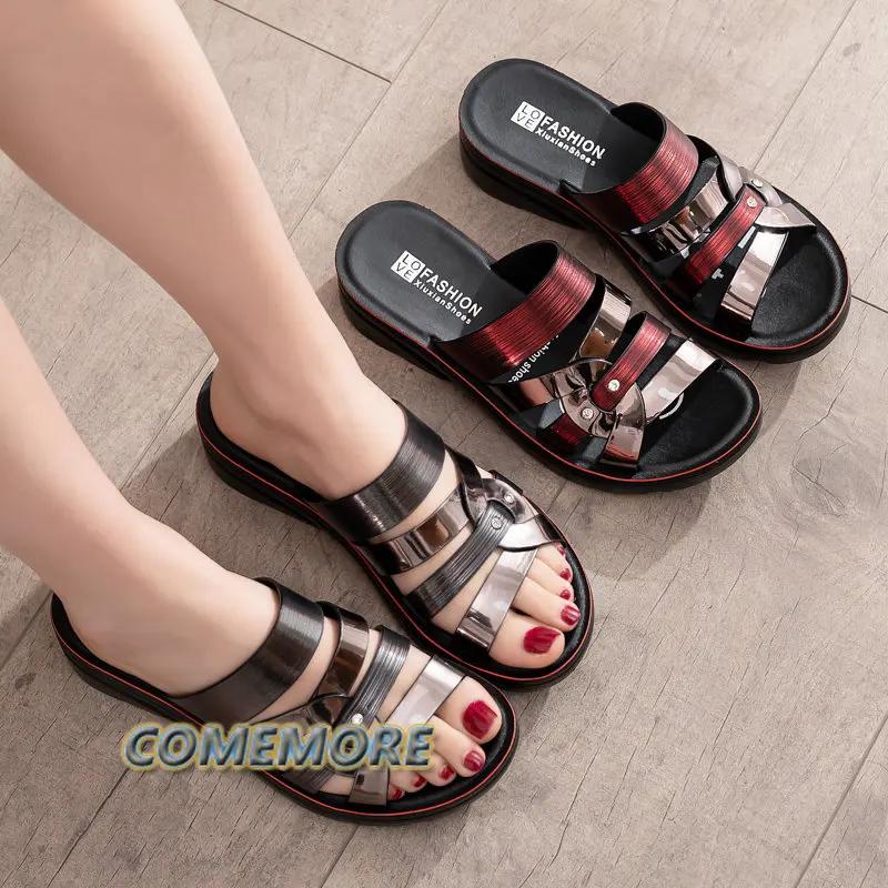 Модные женские сандалии, модные летние новые женские тапочки из искусственной кожи, женские повседневные пляжные туфли на танкетке, удобные сандалии на плоской подошве для мам