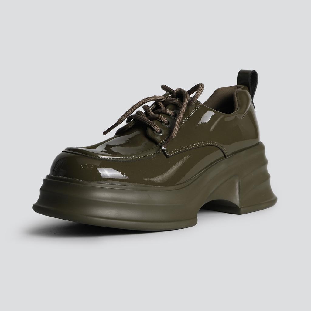 Корейская версия универсальных туфель на толстой подошве в стиле «сладкий ветер» однотонного цвета на толстом каблуке из маленькой кожи для женщин 2025 весна новые повседневные удобные туфли