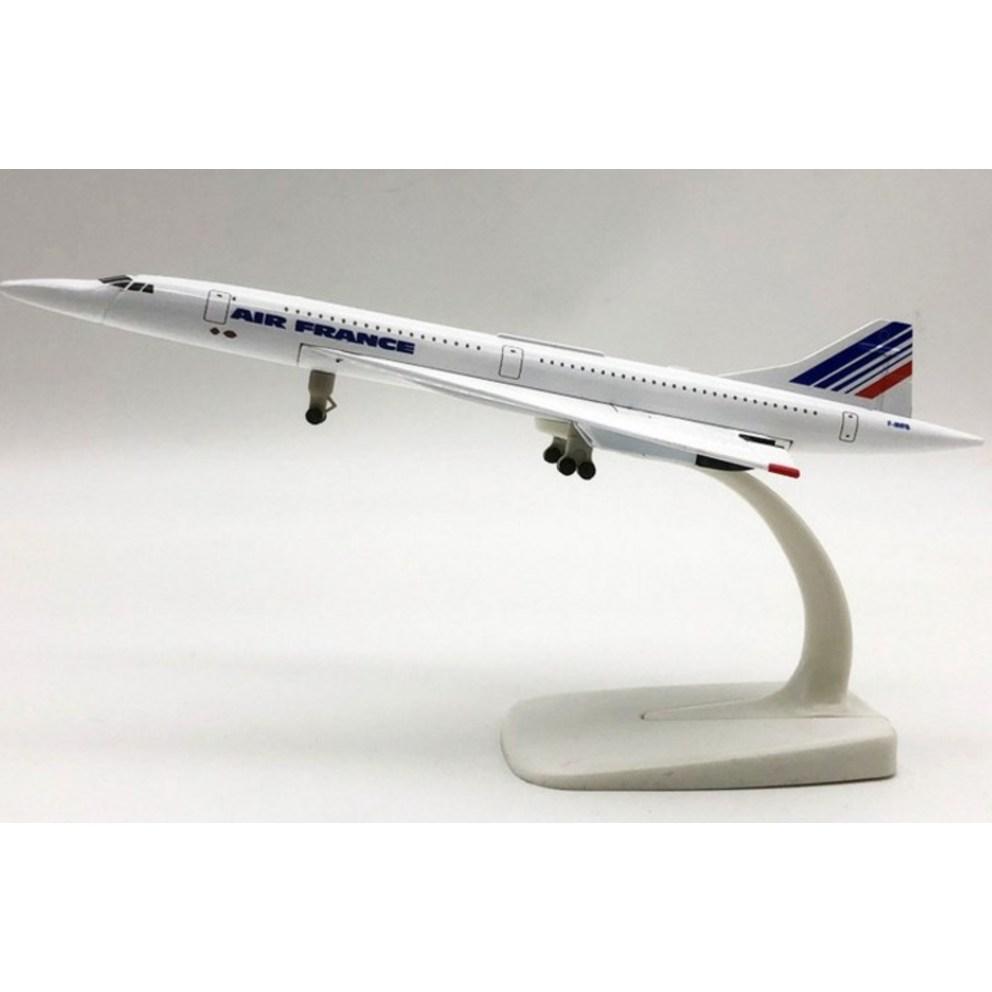 1:Модель самолета Concorde в масштабе 1:300, 20 см, с подставкой для демонстрации (Случайный выбор)