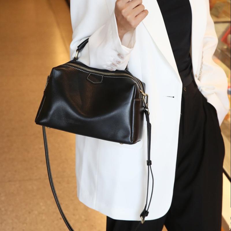 Летняя Новая Кожаная Сумка Большой Вместимости на Одно Плечо Crossbody с Широкими Плечевыми Ремнями и Мягкой Коровьей Кожей Повседневная Сумка-Бостон для Руки