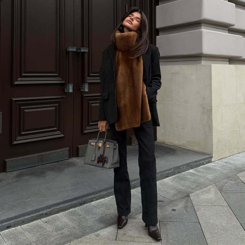 Водолазка с высоким воротом, меховая безрукавка, модный женский теплый утолщенный жилет 2025 года, роскошная женская одежда, новая весенняя уличная вечеринка, верхняя одежда