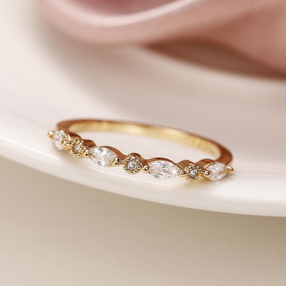 Huitan Модные Роскошные Кольца Золотого Цвета для Женщин, Инкрустированные Белым Кубическим Цирконием, Темпераментное Обручальное Кольцо для Предложения 2022 Цирконий