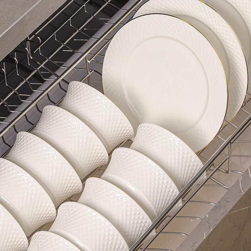 Jingdezhen Hand-Painted Gold-Trimmed Ceramic Deep Plate