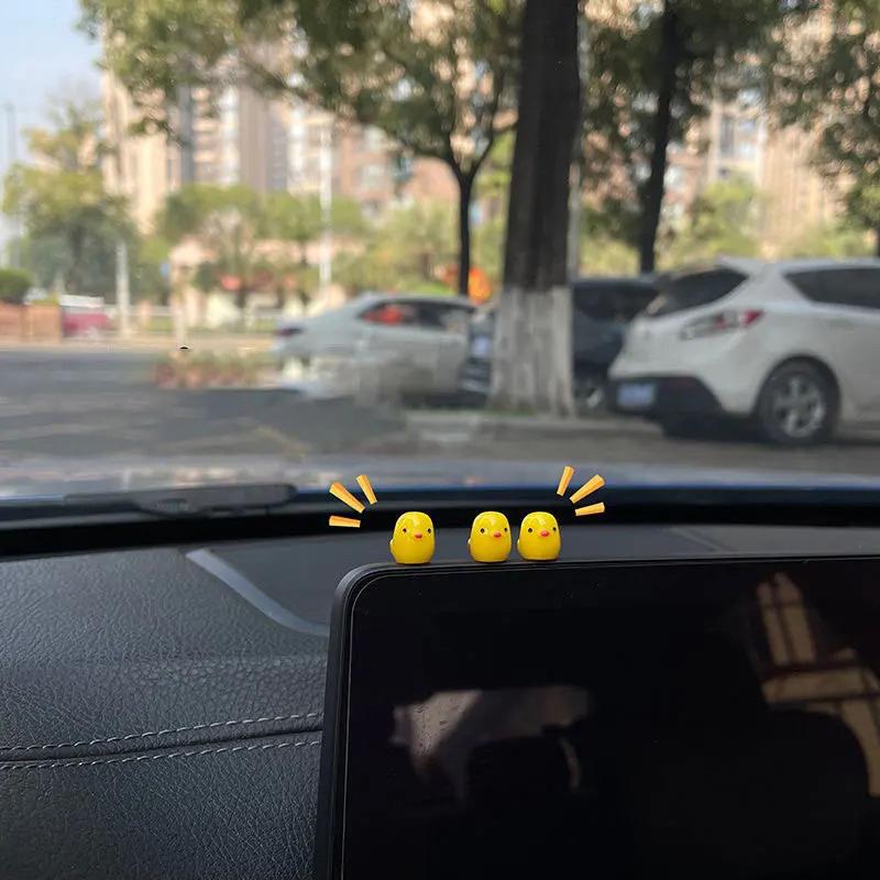 5Pcs Resin Cute Mini Chicken Car Interior Decoration Auto Rearview Mirror Dashboard Ornaments Gift Car Accessories