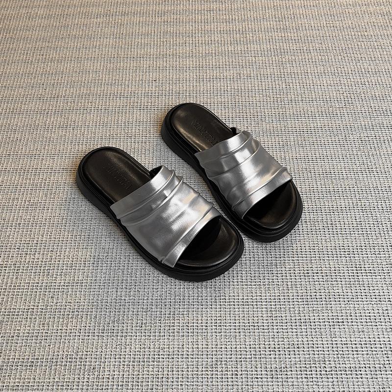 Spot! Slack pleated Bangkok drag flat-bottomed slippers 2025 summer new soft-soled slippers that are not tired of feet