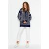 Темно-синий удобный вязаный свитер в полоску Tctaw24ak00172