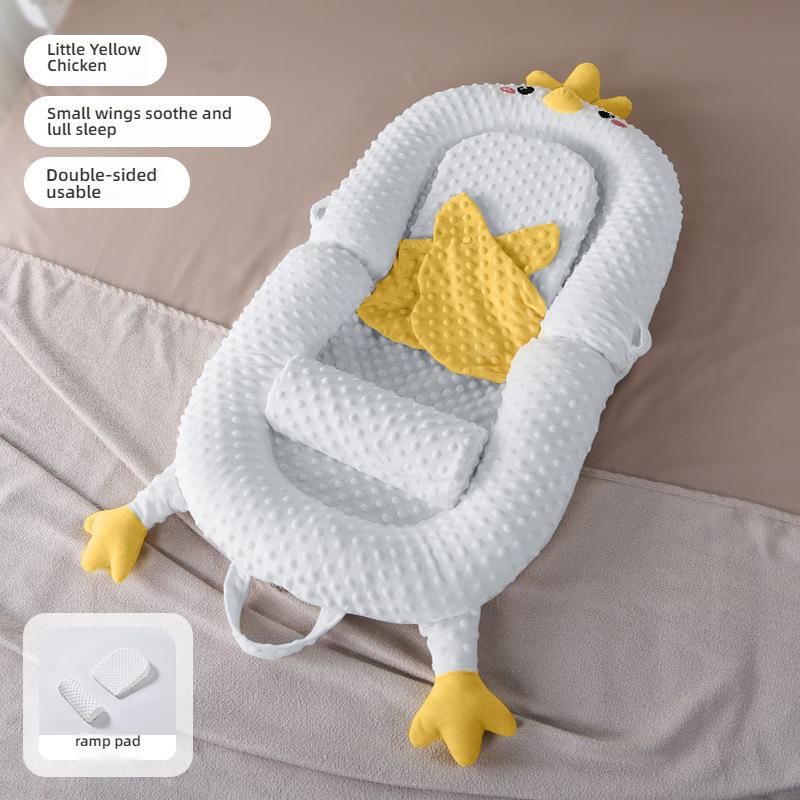 Успокаивающая кроватка для новорожденных с наклонной подушкой и подставкой для ног и стойкой для игрушек для комфортного гнездышка