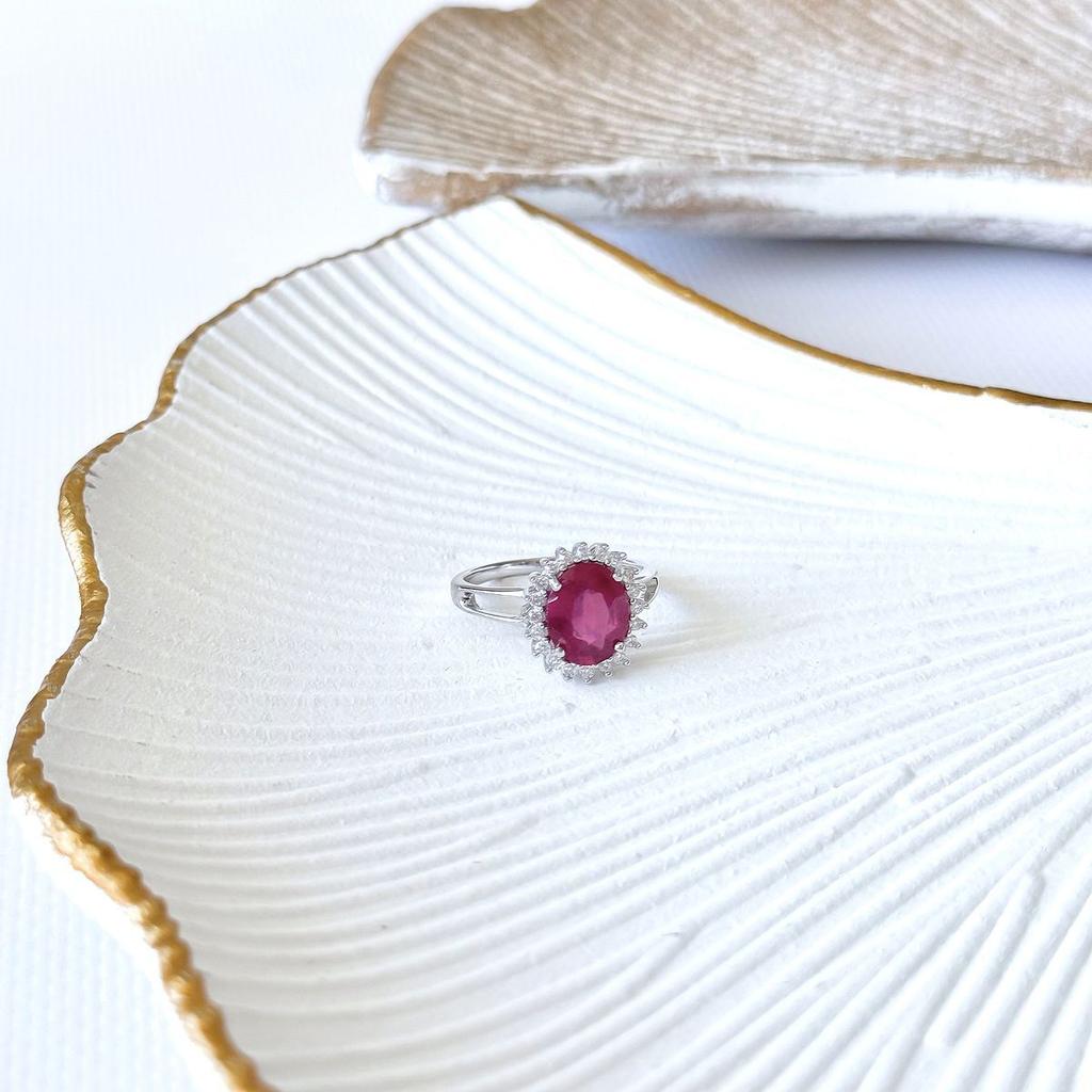 Серебряное кольцо с натуральным рубином, фианитами, вес изделия 3,41 гр (2165088)