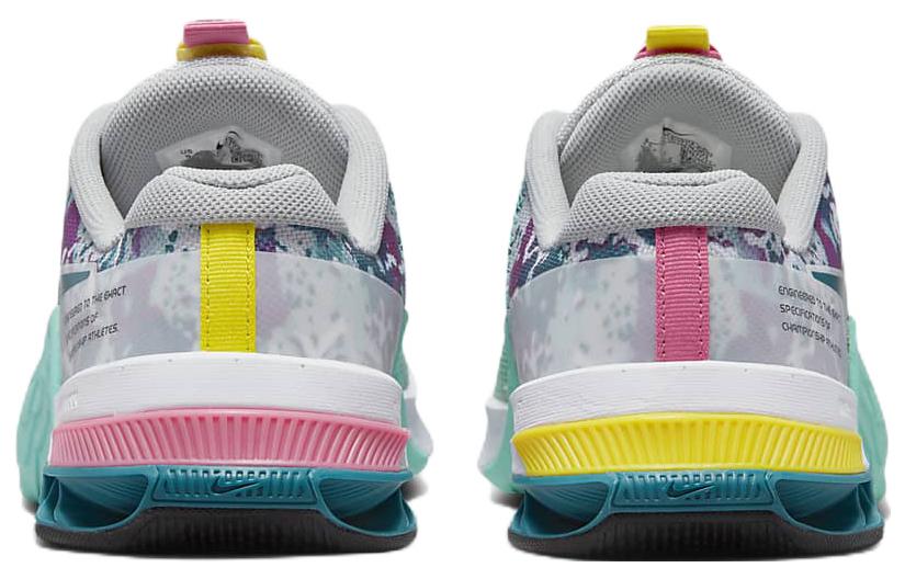 Nike Женские кроссовки Metcon 8 "Graffiti Graphics" DQ0302-001