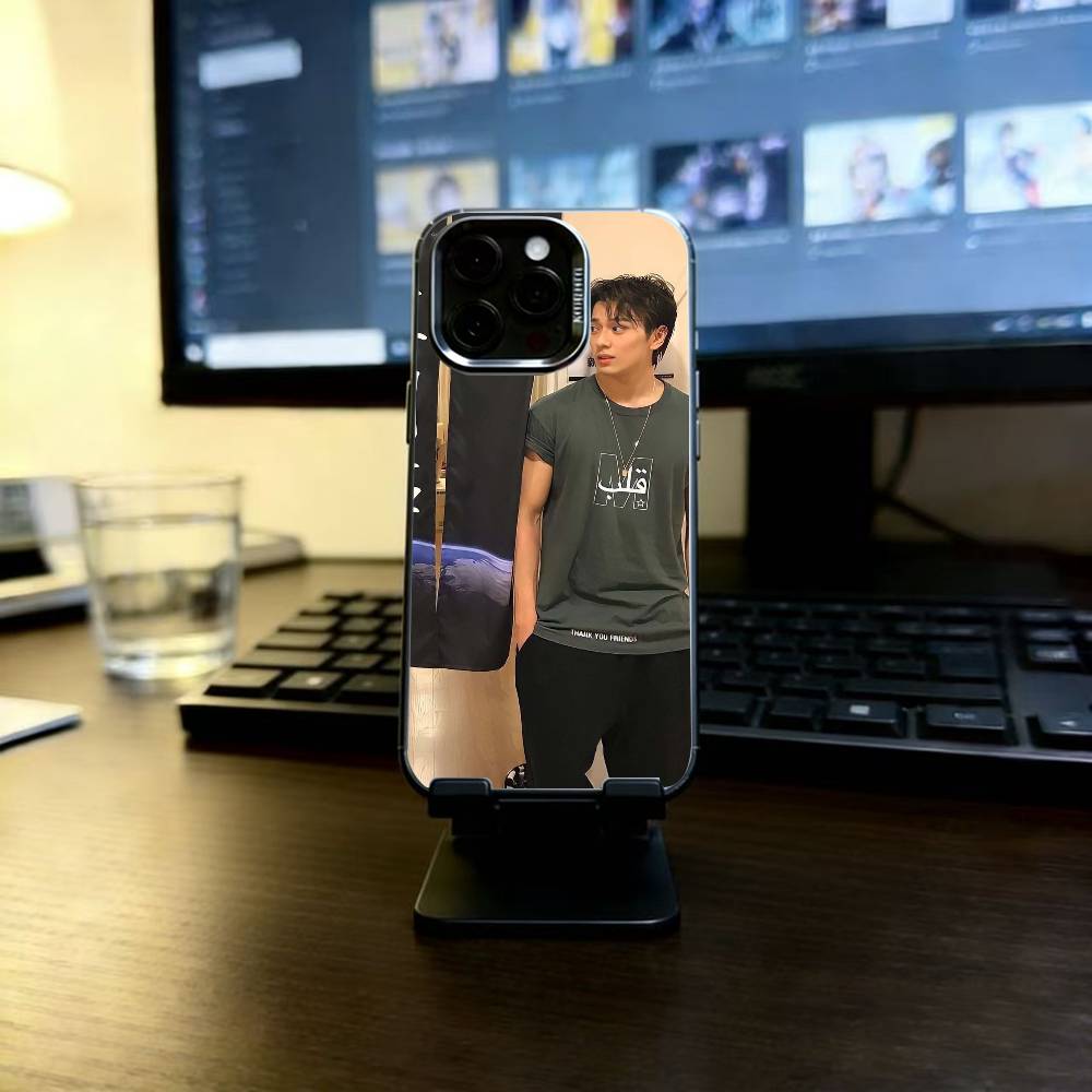 Японский актер М-Маккеню Чехол для телефона iPhone 17,16,15,14,13,12,11 Plus,Pro Max,XS,Цветной Серебряный Покрытие Внутренней Крышки