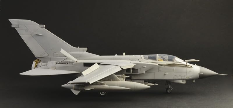 Platz Italeri British Tornado Plastic Model Kit IT2513 1/32 GR.4 (Airplane)