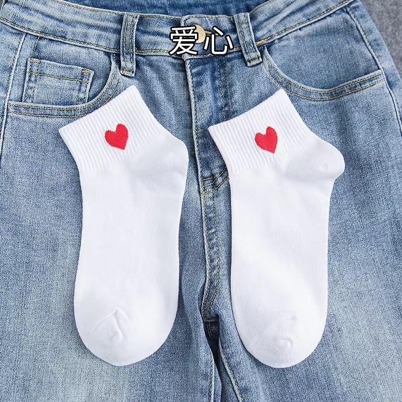 Прекрасные хлопковые носки с сердечками Женские летние модные черные белые спортивные короткие носки для девочек Милый стиль Низкие носки-лодочки
