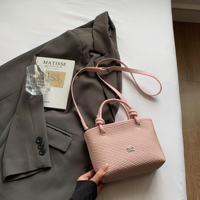 Fashion Trend Small Bag Women's 2025 Spring and Summer New Casual Messenger Bag Niche Design Simple Portable Bucket Bag