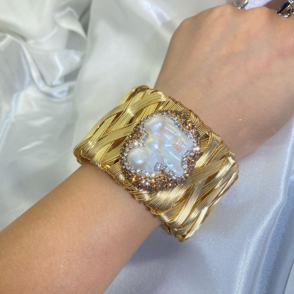 Натуральный браслет в стиле барокко. Новый дизайн. Ремесленные изделия. Универсальные изделия ручной работы для небольших групп.