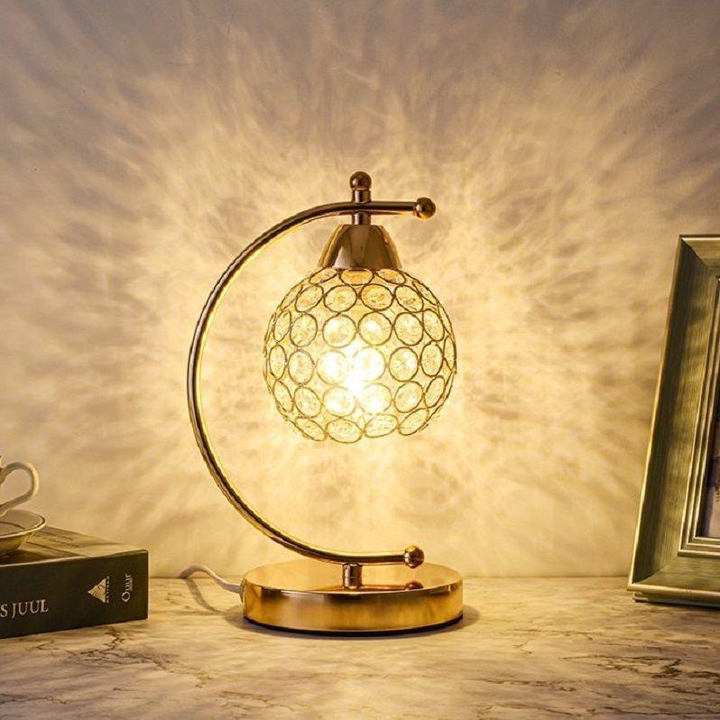 Простая современная настольная лампа для гостиной, спальни, прикроватная тумбочка, теплое и романтическое украшение, хрустальная настольная лампа, ночник