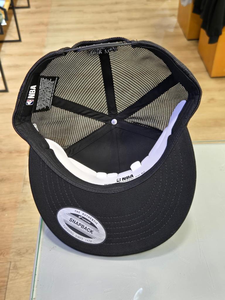 NBA Унисекс NYK Металлическая сетка Траккер Snapback N255AP612P (19)