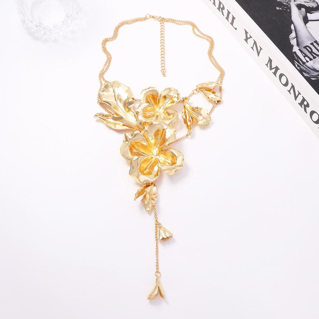 Light luxury high-end design exaggerated three-dimensional flower pendant double-layer chain women's fashion versatile necklace
