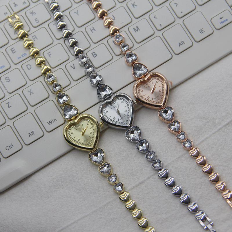 1Pc Hot-selling Love Big Diamond Bracelet Watch Female, Korean Version of Elegant Temperament Versatile Watch, Student Quartz Watch