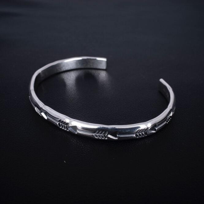 Josilver Arrow Stamping Bangle