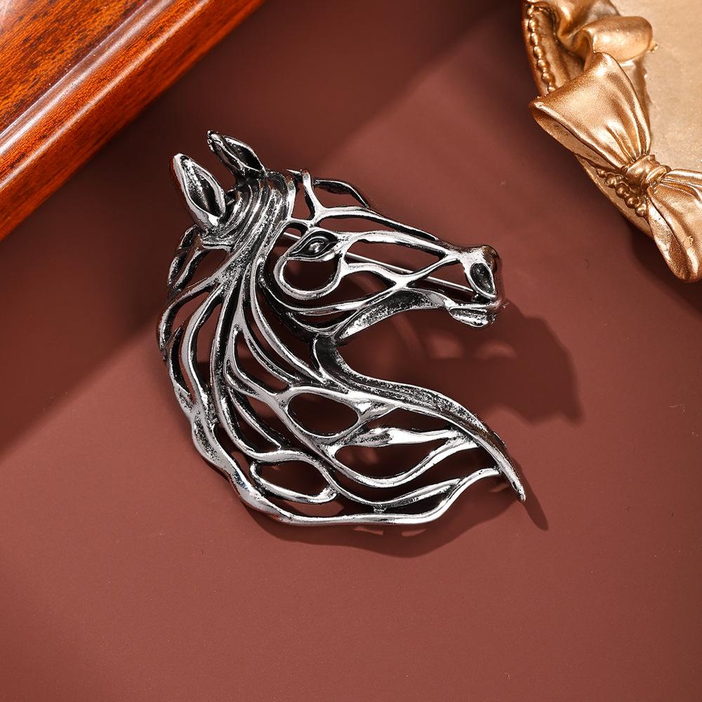 Year of the Horse brooch high-end sense light luxury niche high-end pin zodiac horse brooch jewelry men's blazer accessories