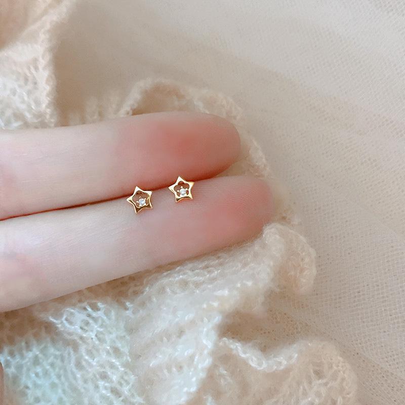 Универсальные мини серьги-пусеты в виде полых звезд: Стерлинговое серебро S925 с золотым покрытием для женщин