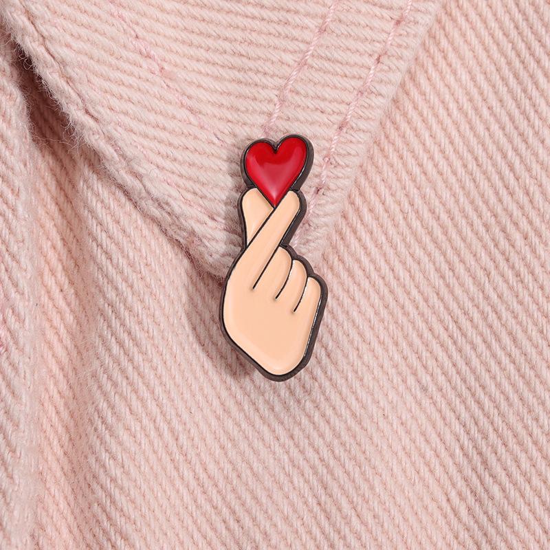 Creative Cute Cartoon Finger Heart Alloy Brooch, Men'S And Women'S Couple Bag Clip Accessories