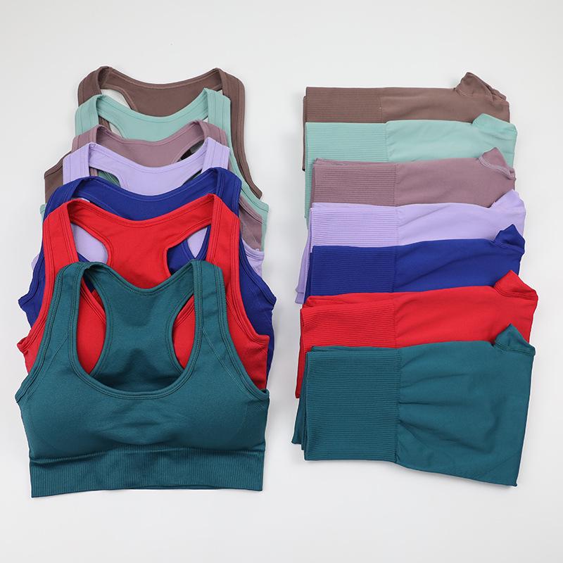 Бесшовный нейлоновый комплект для йоги и фитнеса с эффектом подтяжки бедер