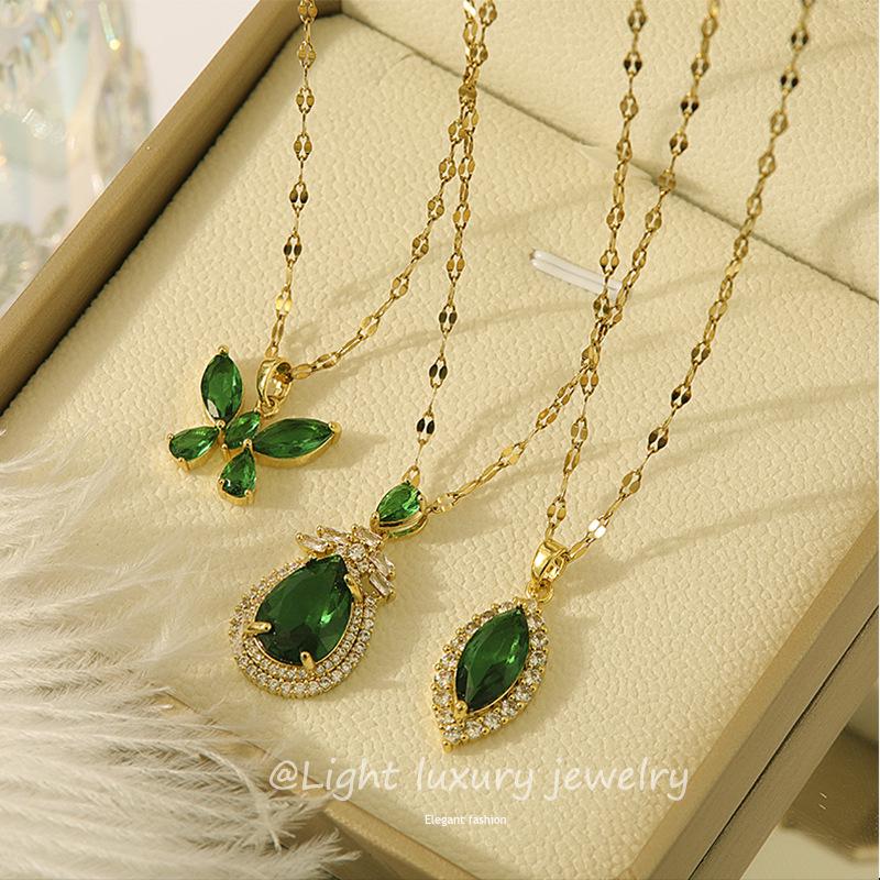 Подвеска-ожерелье Изумрудная бабочка: Роскошная титановая стальная ключичная цепочка для женщин