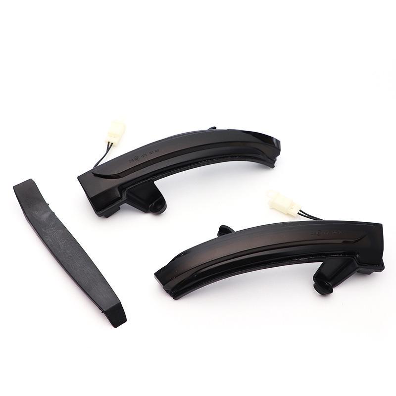 Поворотник в зеркале Renault Megane/Clio MK4 с эффектом бегущего огня (2015-2021 гг.)
