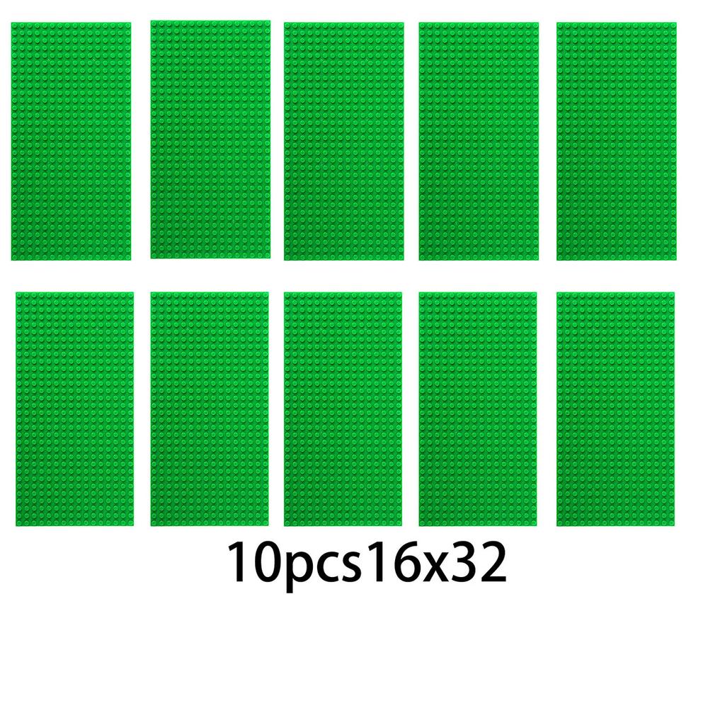 Идеально подходят для игры и демонстрации построек из строительных блоков, эти 10 деталей с 16x32 отверстиями идеально подходят для травяных поверхностей.