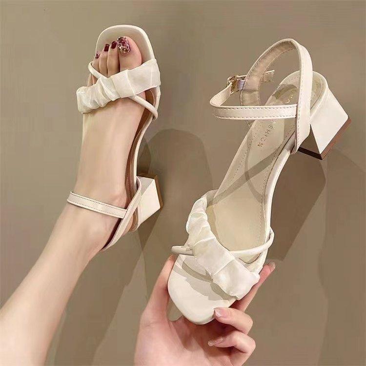 Летний стиль Повседневные Простые Однотонные Квадратный носок Открытый носок Ремешок с пряжкой Квадратный каблук Средний каблук Модные сандалии