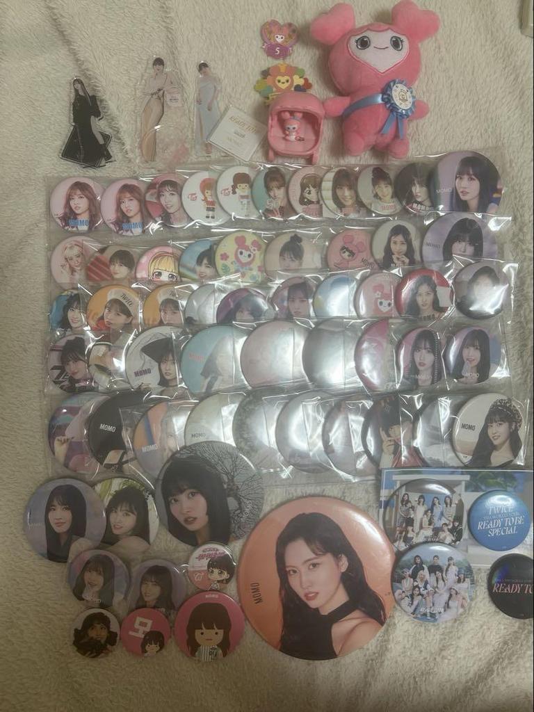 [USED] Twice Momo badge, ita-bag, and fan